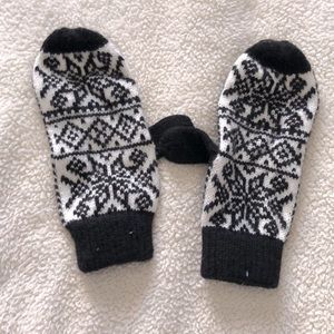 Black white warm snowflake crochet hand gloves ❄️